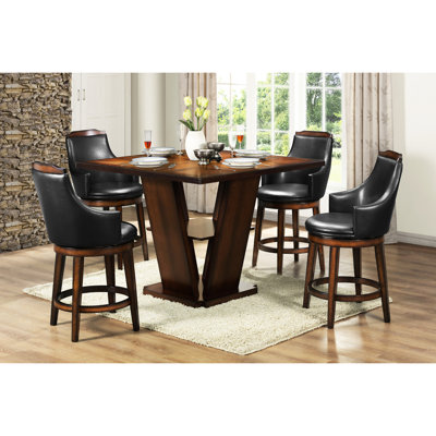 2 chaises pivotantes en similicuir brun foncé à hauteur de comptoir, avec pieds et coiffe en bois, finition chêne bruni, poids de 250 lb, profondeur de l'assise: 17,5 po