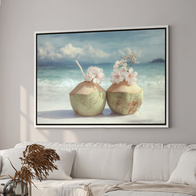 Art mural encadré sur toile - Boissons tropicales à la noix de coco avec fleurs sur une scène ensoleillée - 16 po x 24 po, 24 po x 36 po