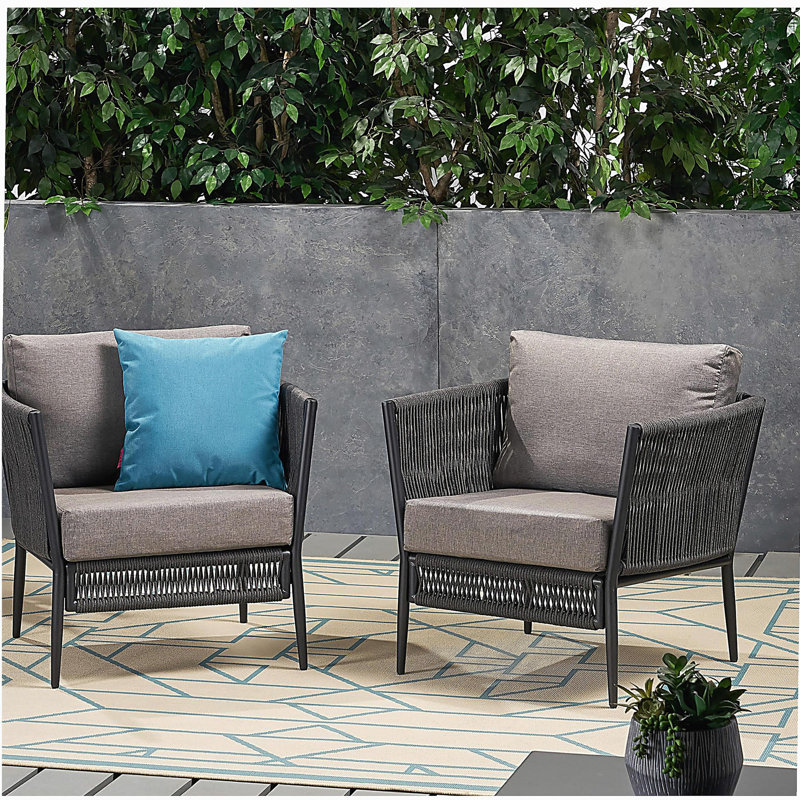 Accessoires de salon élégants, fauteuils exquis