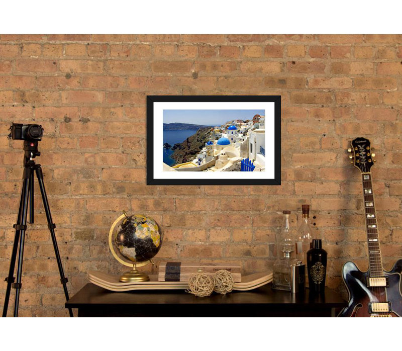 Reproduction de photo « Oia, Santorin, Cyclades, Grèce », H 16 po x l 24 po x P 1 po, Papier encadré noir