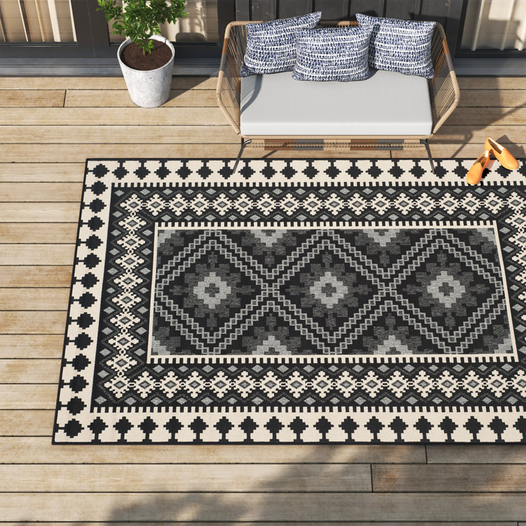 Tillis Southwestern Indoor/Outdoor Area Rug