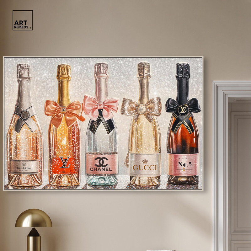 «Champagne Bottles Glitz» par Art Remedy, H 37 po x l 55 po, Cadre flottant, Noir