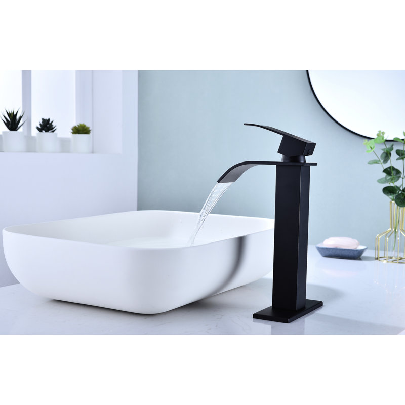 Robinet de salle de bain à cascade, aspect noir mat, fonction à poignée simple pour une utilisation efficace de l'eau, fabriqué avec un robinet en acier inoxydable, pratique, une baignoire de qualité