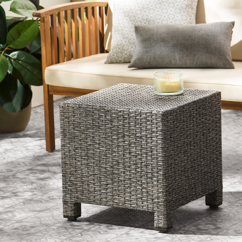 Table d'appoint - table d'appoint cubique 18,09 po, pe et fer noir, conception simple, table sans assemblage avec