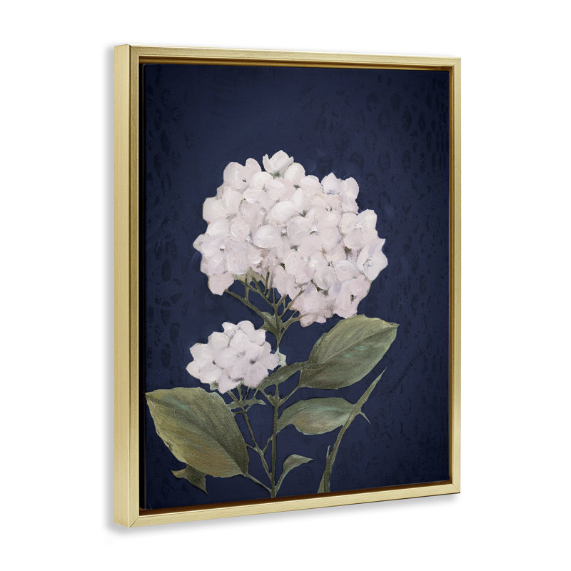 «White Hydrangea Blossom», art mural encadré par Patricia Pinto, Cadre flottant métallique doré, H 21 po x l 17 po
