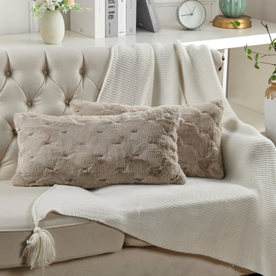 Housse de coussin jacquard en fausse fourrure