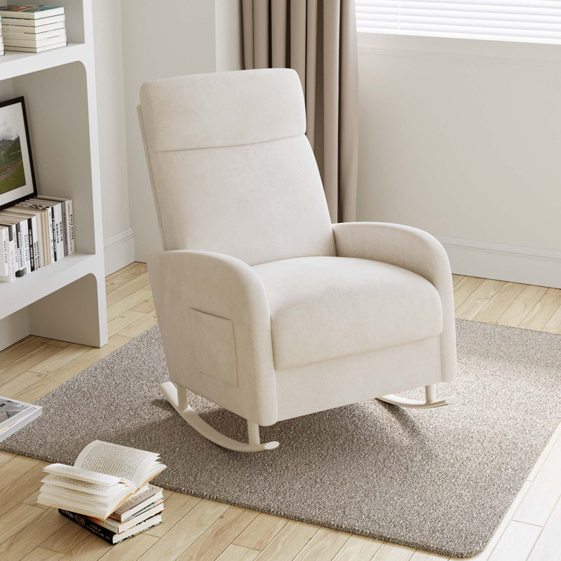 Chaise berçante rembourrée Earleane avec dossier haut et poches latérales
