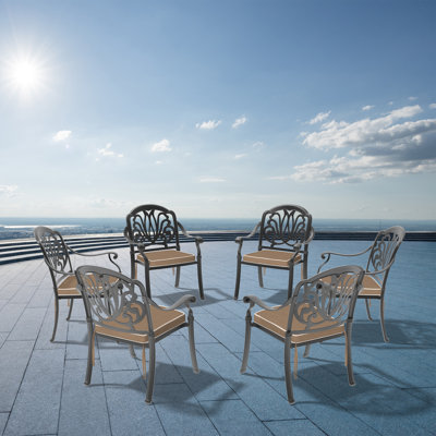 Chaises de patio empilables en fonte d'aluminium avec coussins - Style extérieur classique pour une salle à manger confortable