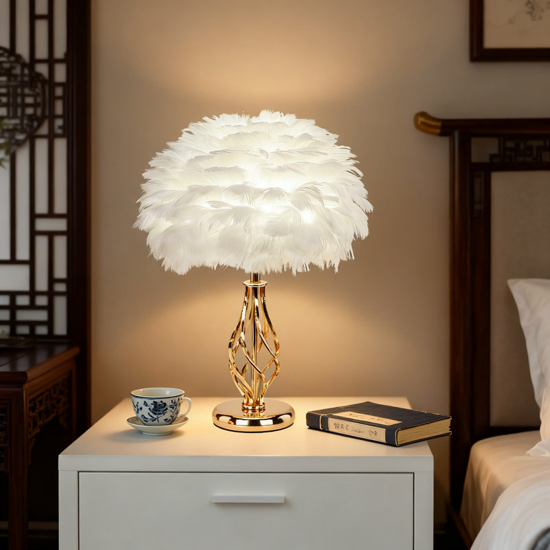 Lampe de table en plumes avec base en forme de cage en spirale dorée, éclairage à température de couleur réglable à 3 voies pour le bureau de la table de chevet