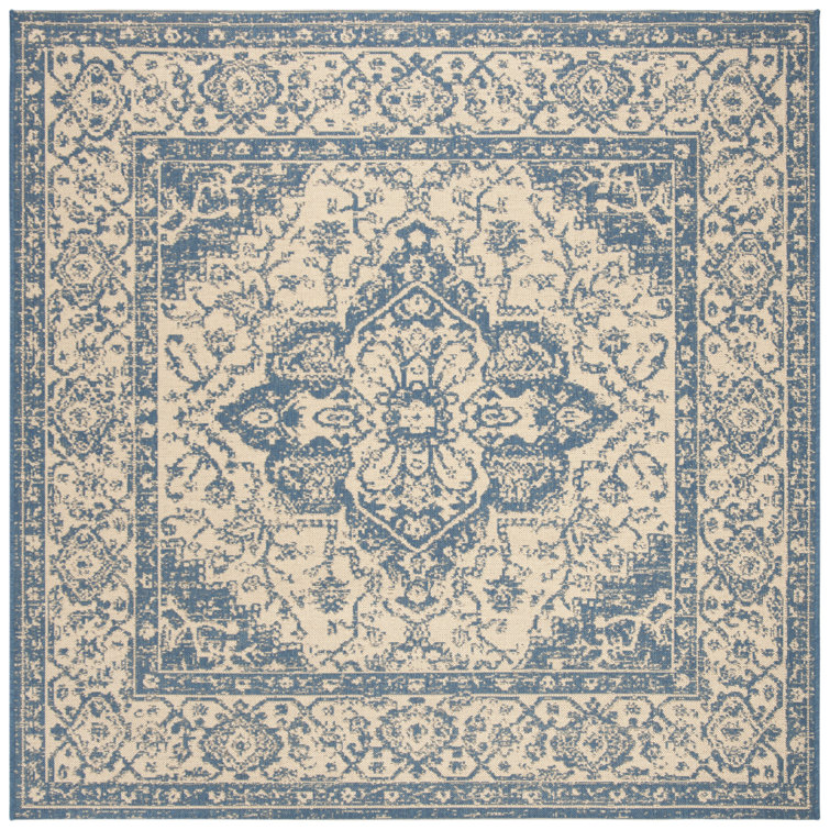 Girard Hooked Cream/Blue Indoor/Outdoor Rug
