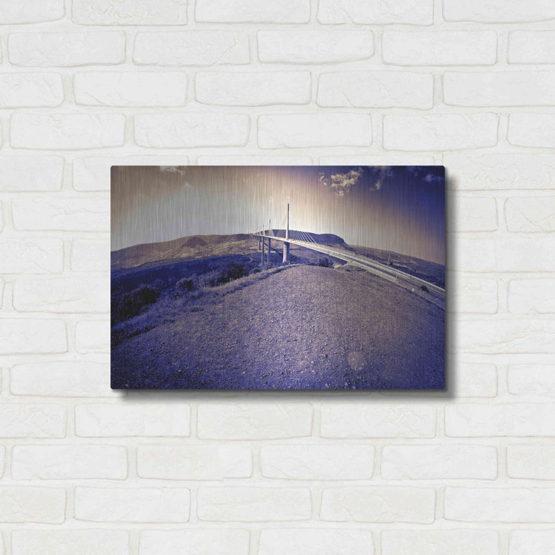 «Lunar Viaduct» par Sebastien Lory, H 16 po x l 24 po