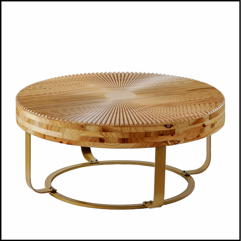 Table basse ronde moderne avec sculpture en bois et pieds en métal, parfaite pour les salons élégants et les espaces élégants