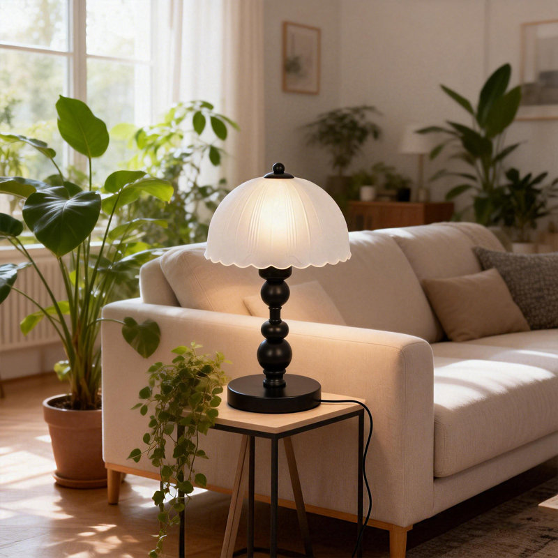 Lampe de table colonne romaine avec abat-jour en verre givré et base en métal noir