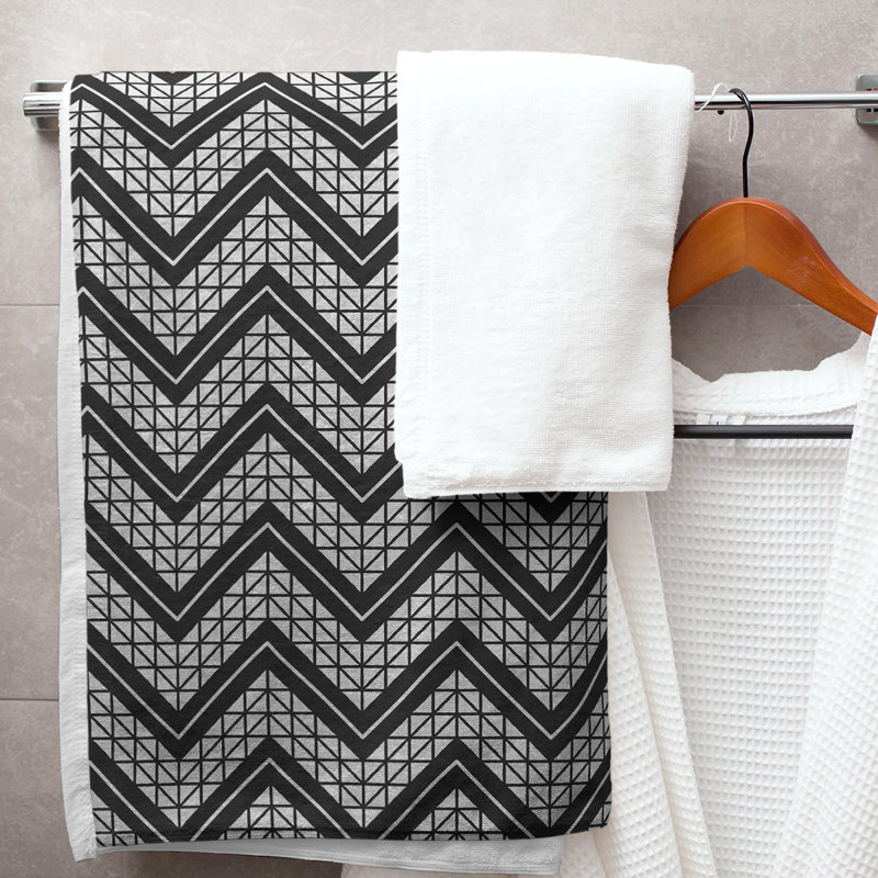 Serviette de bain à chevrons à la main classic Stephenie, Noir / blanc