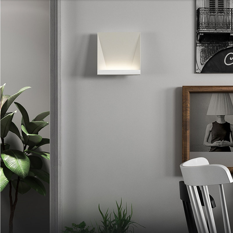 Nalepka Aluminum LED Flush Mounted Sconce