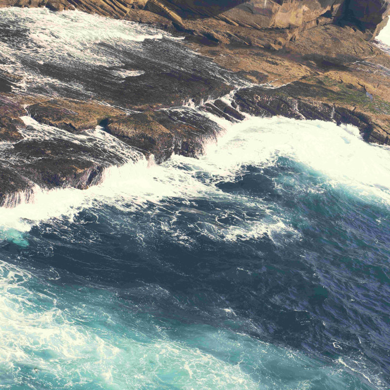 «Land Meets Sea» par Catherine McDonald - impression, H 36 po x l 36 po, Toile tendue, Non