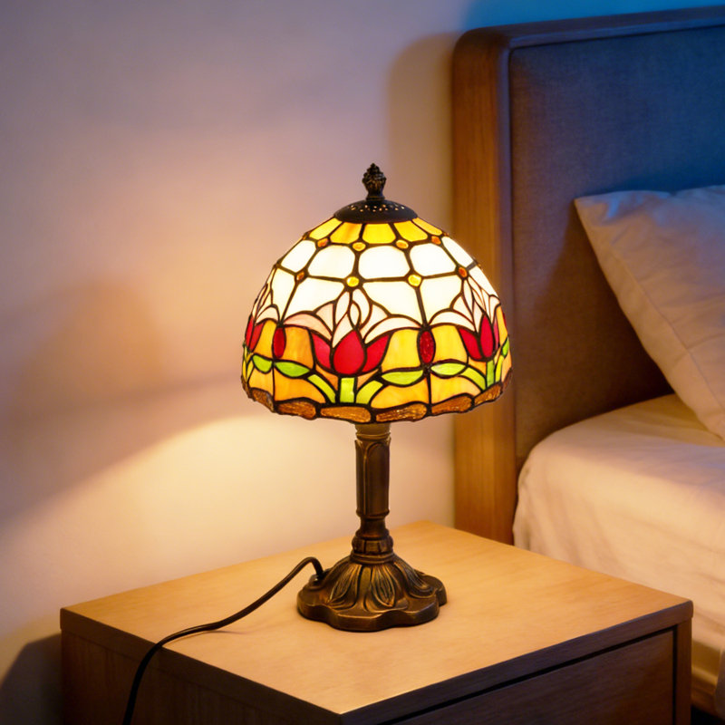 Tiffany Style Tulip-shaped Small Table Lamp With Stain Glass Shade