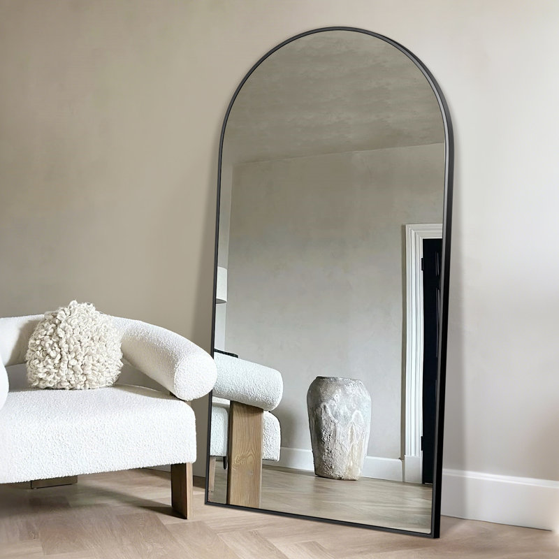 Grand miroir de sol moderne Malesha , H 71 po x l 28 po, Noir