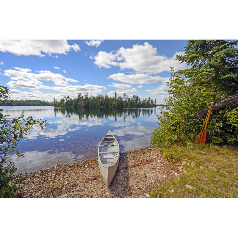 «Canoe in for the Day» par Wildnerdpix - photographie sur toile tendue, L 48 po x H 32 po