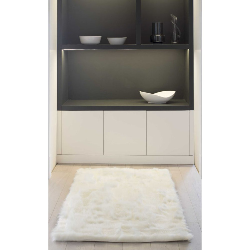Escobedo Off White Faux Fur Washable Area Rug, Rectangle 3' x 5'