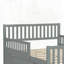 Lit plateforme classique en bois avec garde-corps et tiroirs de rangement sous le lit, cadre de lit à lattes robuste pour la chambre à coucher-124896666-124896667