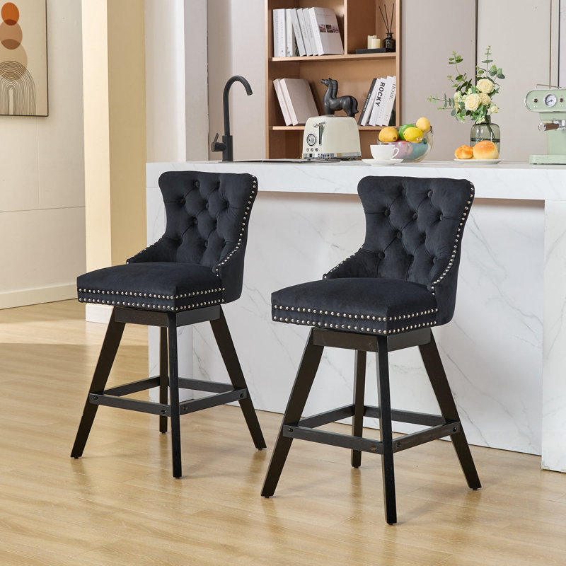Ensemble de 2 tabourets de bar pivotants en velours avec décoration capitonnée et pieds en bois, Black
