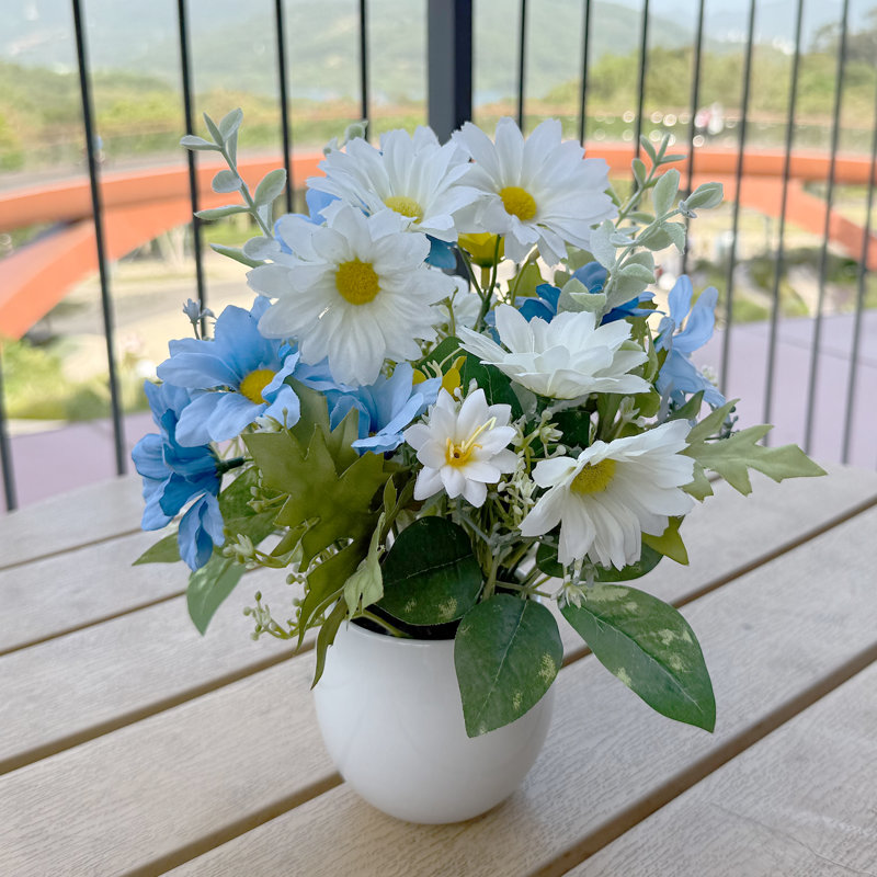 Arrangements floraux mixtes en pot