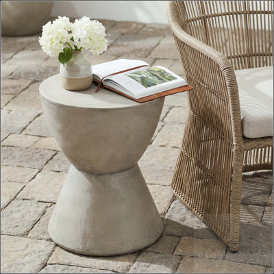 Table d'appoint Hourgo MGO avec finition en béton lisse