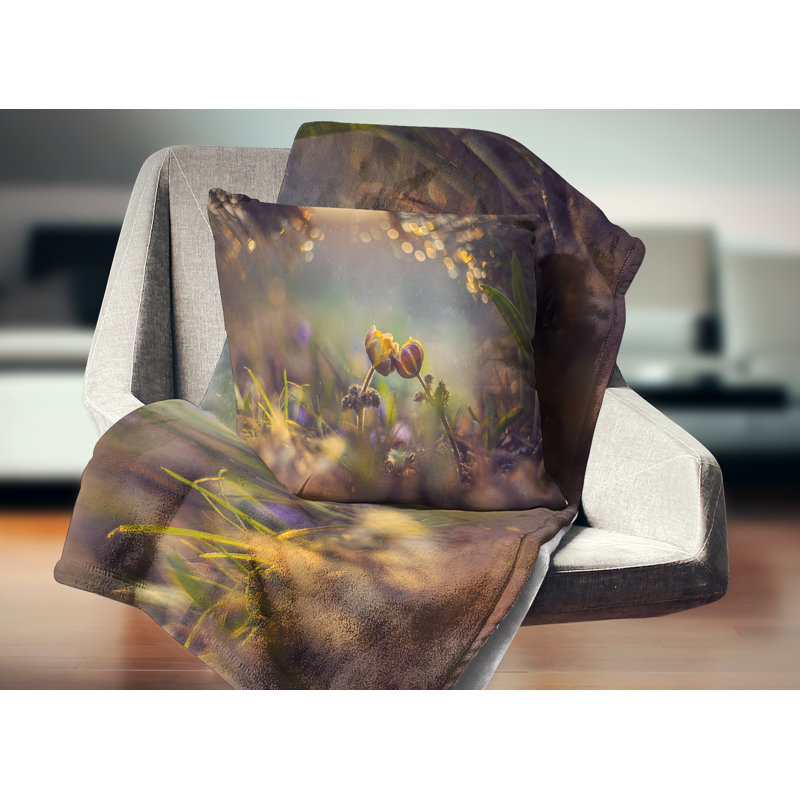 Deux fleurs printanières - Coussin décoratif à imprimé floral, 16 po x 1 po, Carré