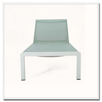 CHAISE LUNGE