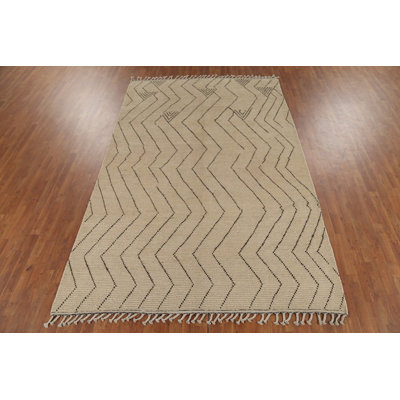 Tapis oriental marocain fait à la main à motif de chevrons 7 x 10