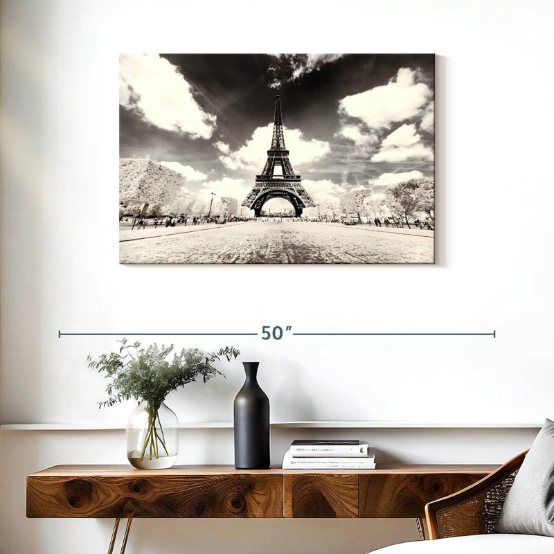 Ravi Sa Majesté Eiffel, H 24 po x l 36 po