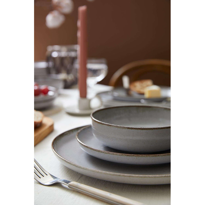 Service de table élégant 24 pièces, porcelaine grise | Comprend 6 assiettes de service (10,6 po), 6 assiettes plates (7,9 po), 6 assiettes à dessert (7,5 po), 6 bols (5,9 po) | Va au lave-vaisselle et au micro-ondes | Parfait pour recevoir et utiliser