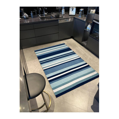 Tapis décoratif moderne à rayures bleues