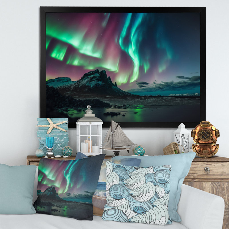 Northern Lights Reflection On The Water V - reproduction sur toile, Cadre simple noir, H 12 po x l 20 po x P 1 po