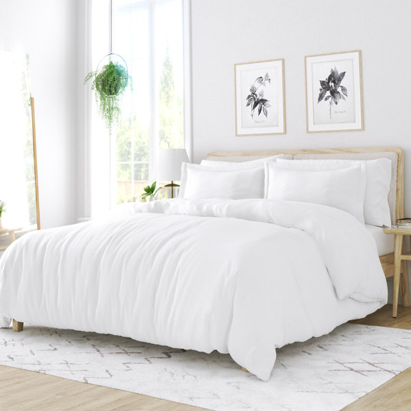 King Soft Quilted Down Alternative Comforter All Season Hotel Collection  Reversible Duvet Insert with Corner Ties, Warm Fluffy (White 90 by 102  Inches) : : Home