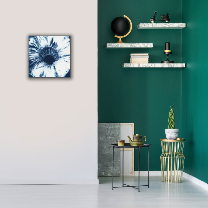  «Shibori Shells 1» par Chariklia Zarris, art mural sur toile, 18 po x 18 po