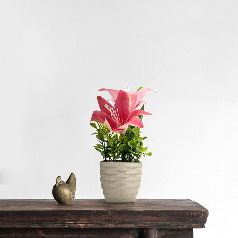 Nechama Lily Arrangement in Vase