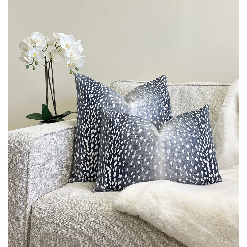 Housse de coussin en lin antilope, H 22 po x l 22 po, Imprimé animal bleu marine
