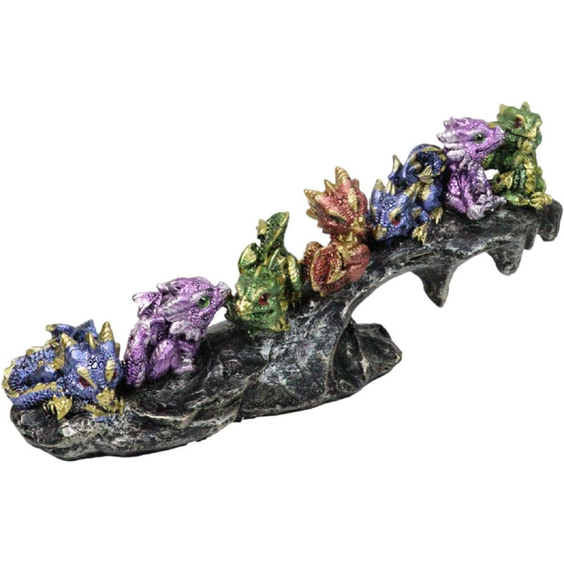Figurine décorative colorée en forme de dragon sur un pont incliné