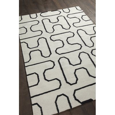 Tapis géométrique en coton tissé à la main noir et blanc à motif de chevrons Chevella