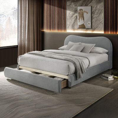Lit luxueux rembourré en velours avec tête de lit courbée et rangement intégré, alliant style et fonctionnalité pour les chambres modernes.