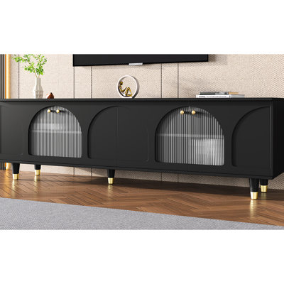 Meuble télé élégant pour téléviseur de 78 po, portes en verre cannelé, tablettes réglables, noir, décorations dorées, centre de divertissement noir avec portes et