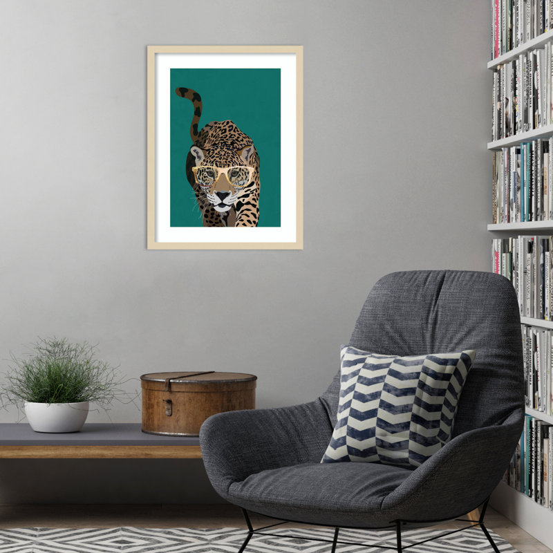«Curious Green Leopard» par Kenson Wood, reproduction d'art encadrée, H 25 po x l 19 po