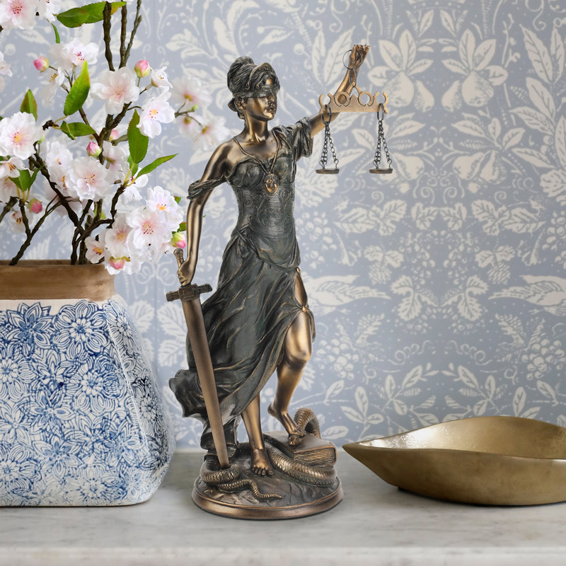Figurine déesse de la justice Thémis, H 16 po x l 7 po x P 7 po