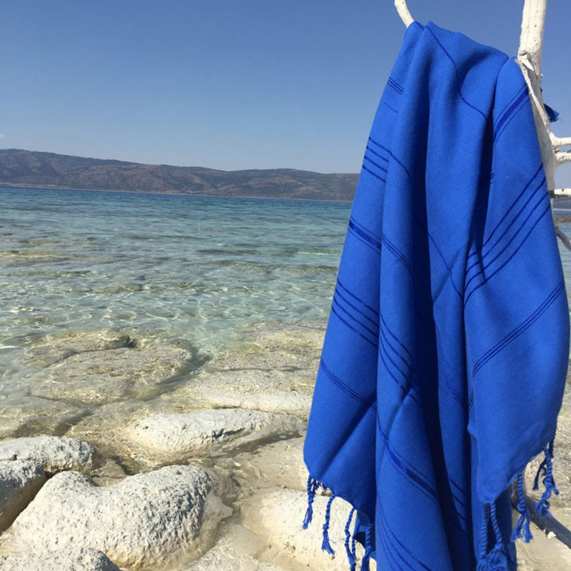 Serviette de plage 100% coton Premium Fouta, 37,4 po x 68,9 po | Hautement absorbant et ultra doux, 5,1 oz / pied carré | Lavable à la machine, idéal pour la plage, la piscine ou le spa, design bleu élégant pour un confort ultime