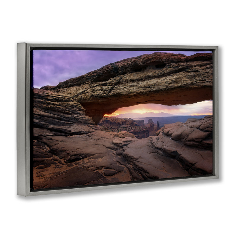 Toile flottante encadrée «Natural Canyon Rock Arch» par Rick Berk, Cadre flottant gris lustré, 17" H x 25" W