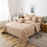 Traditional Floral Quilt Set