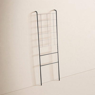 Tower Leaning Blanket Ladder