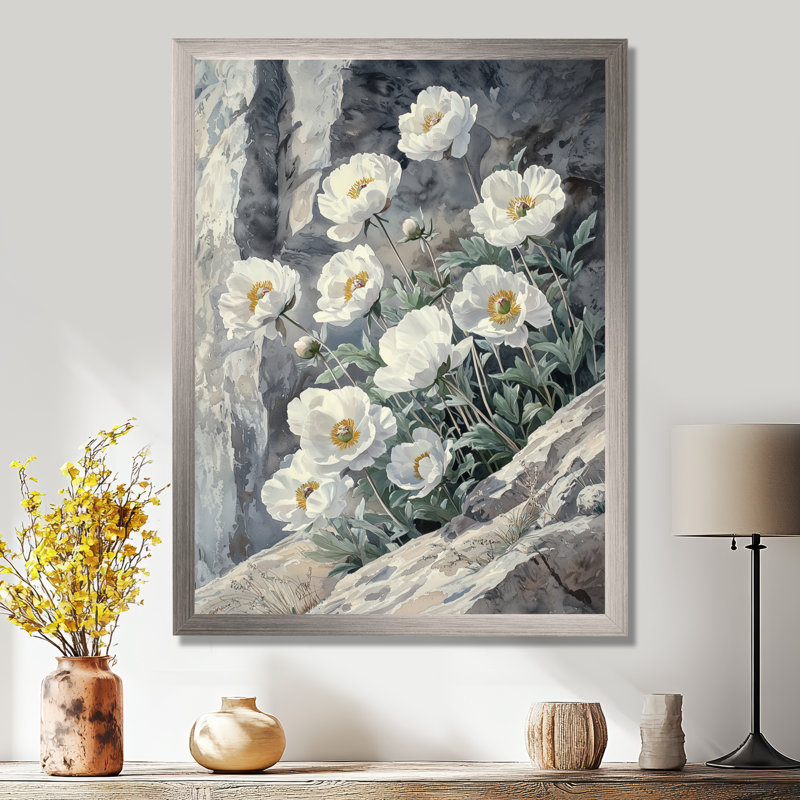 Britannia - Floral Canvas Wall Art, H 40 po x l 30 po, Reproduction encadrée d'une seule photo, Argent argent